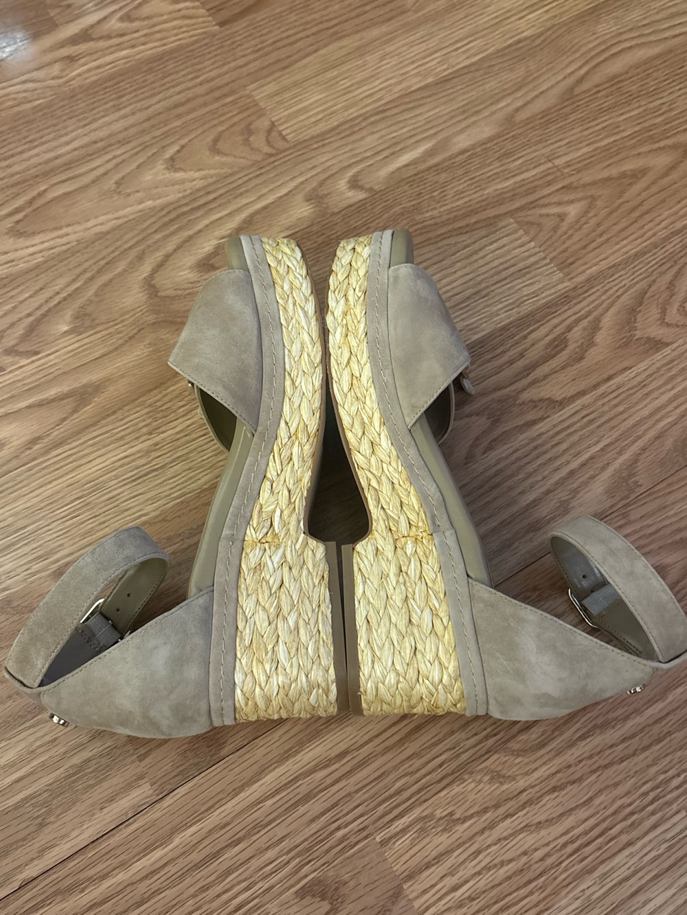 Vince Camuto Taupe Suede Espadrille Wedge Sandals Size 9M - Picture 8 of 10